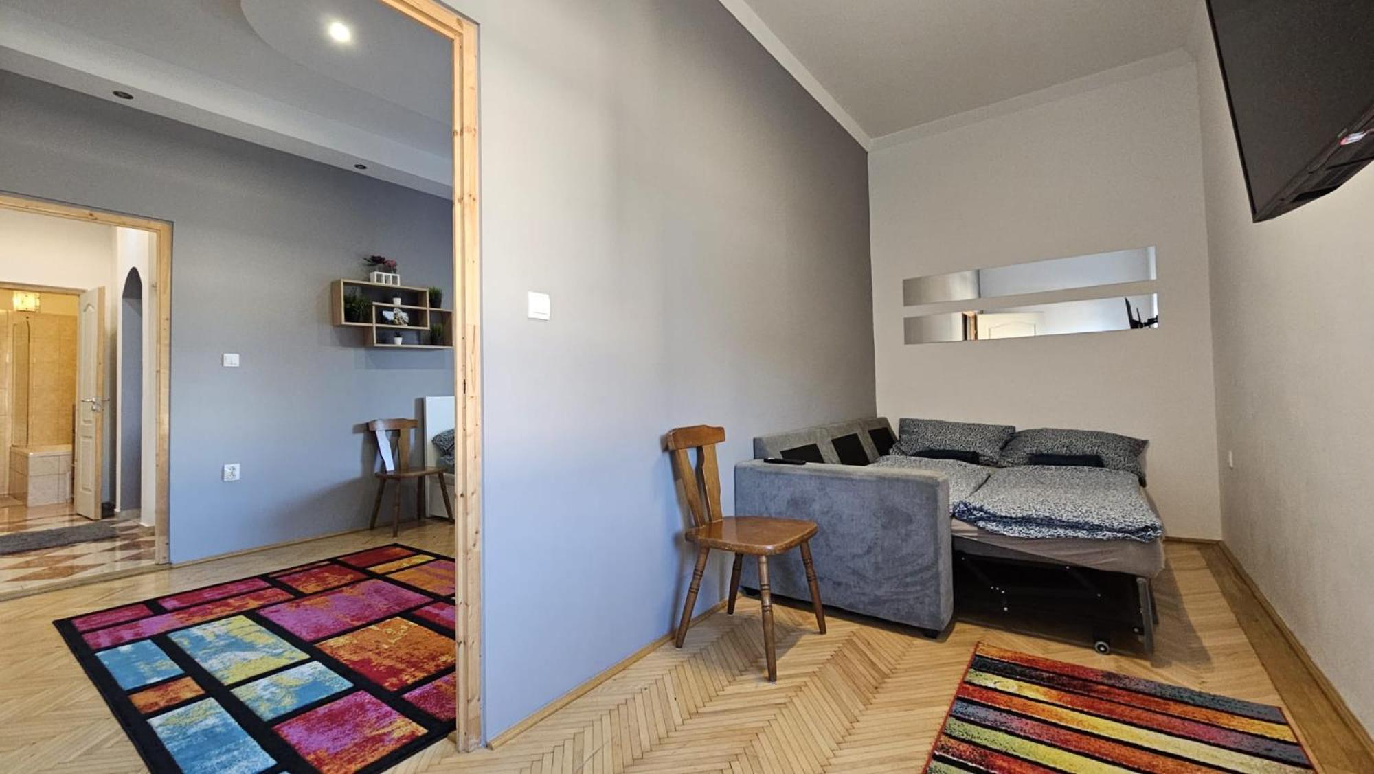 גיור Lovely Central Apartment With Free Parking, Koezponthoz Koezeli 3 Szobas Lakas מראה חיצוני תמונה