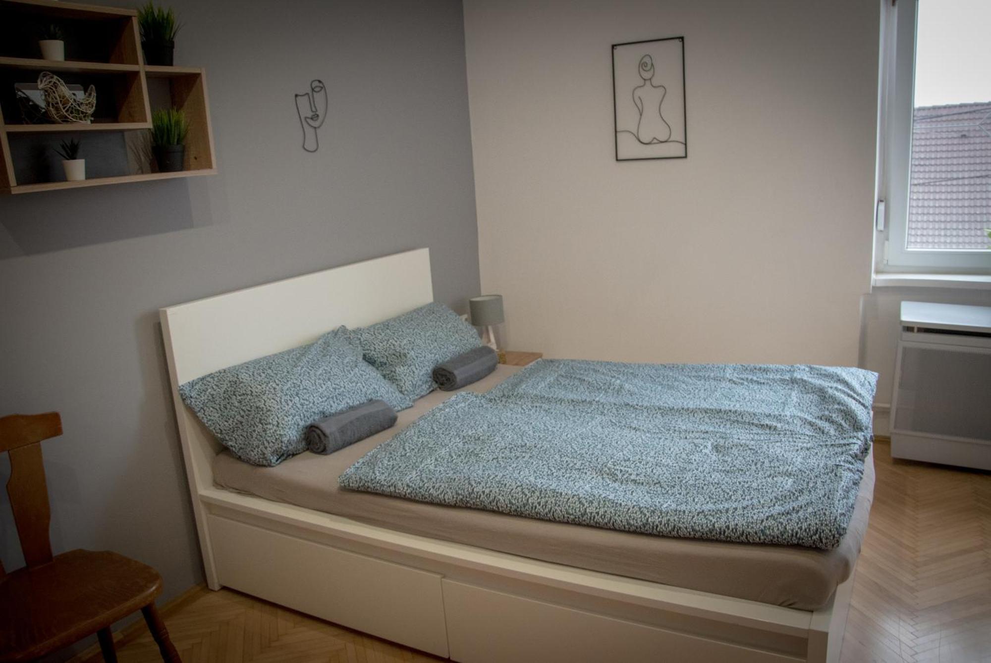 גיור Lovely Central Apartment With Free Parking, Koezponthoz Koezeli 3 Szobas Lakas מראה חיצוני תמונה