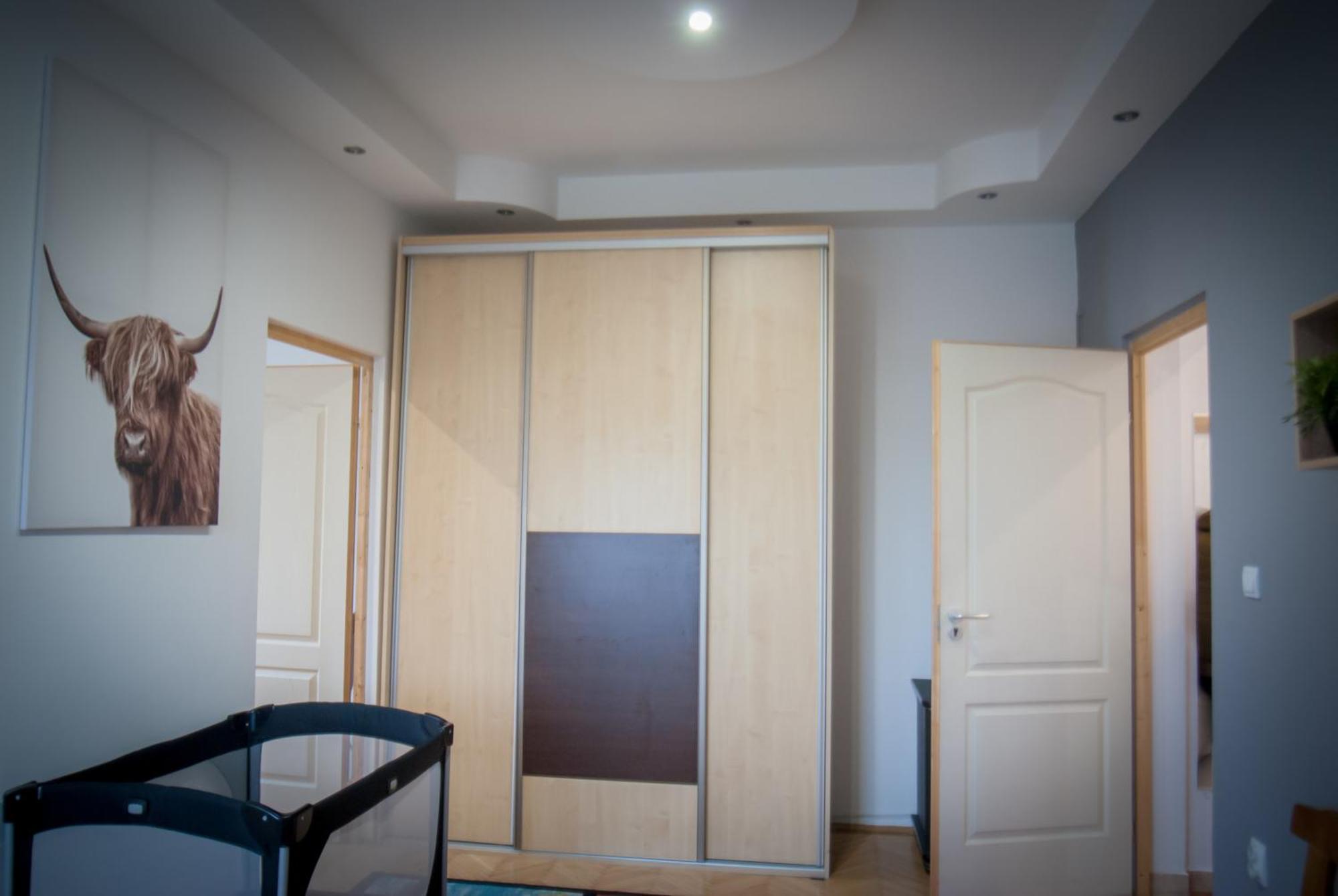 גיור Lovely Central Apartment With Free Parking, Koezponthoz Koezeli 3 Szobas Lakas מראה חיצוני תמונה