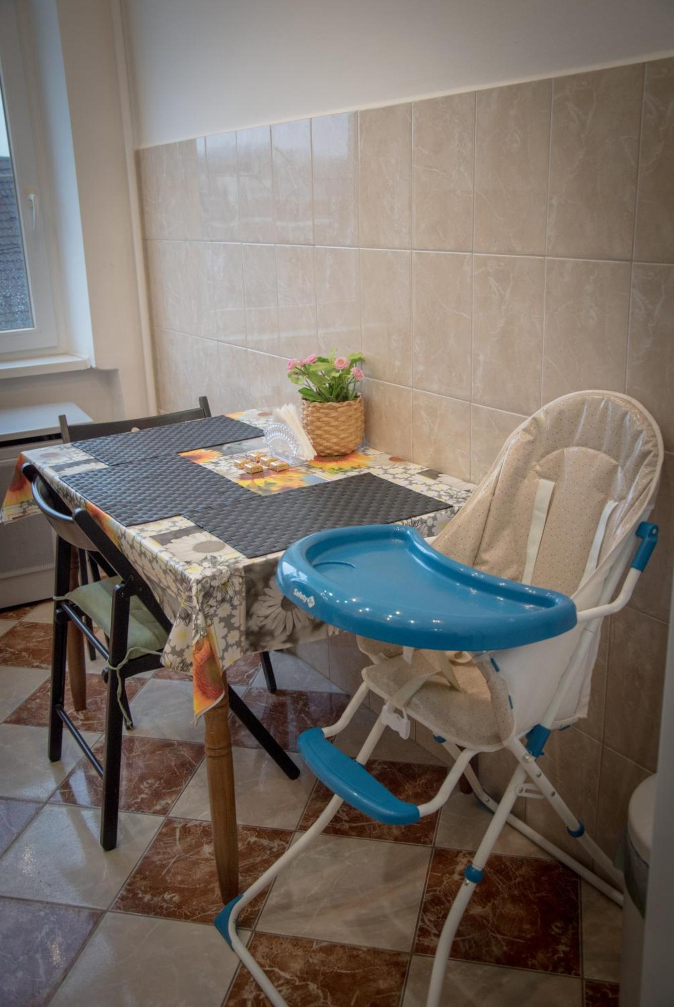 גיור Lovely Central Apartment With Free Parking, Koezponthoz Koezeli 3 Szobas Lakas מראה חיצוני תמונה