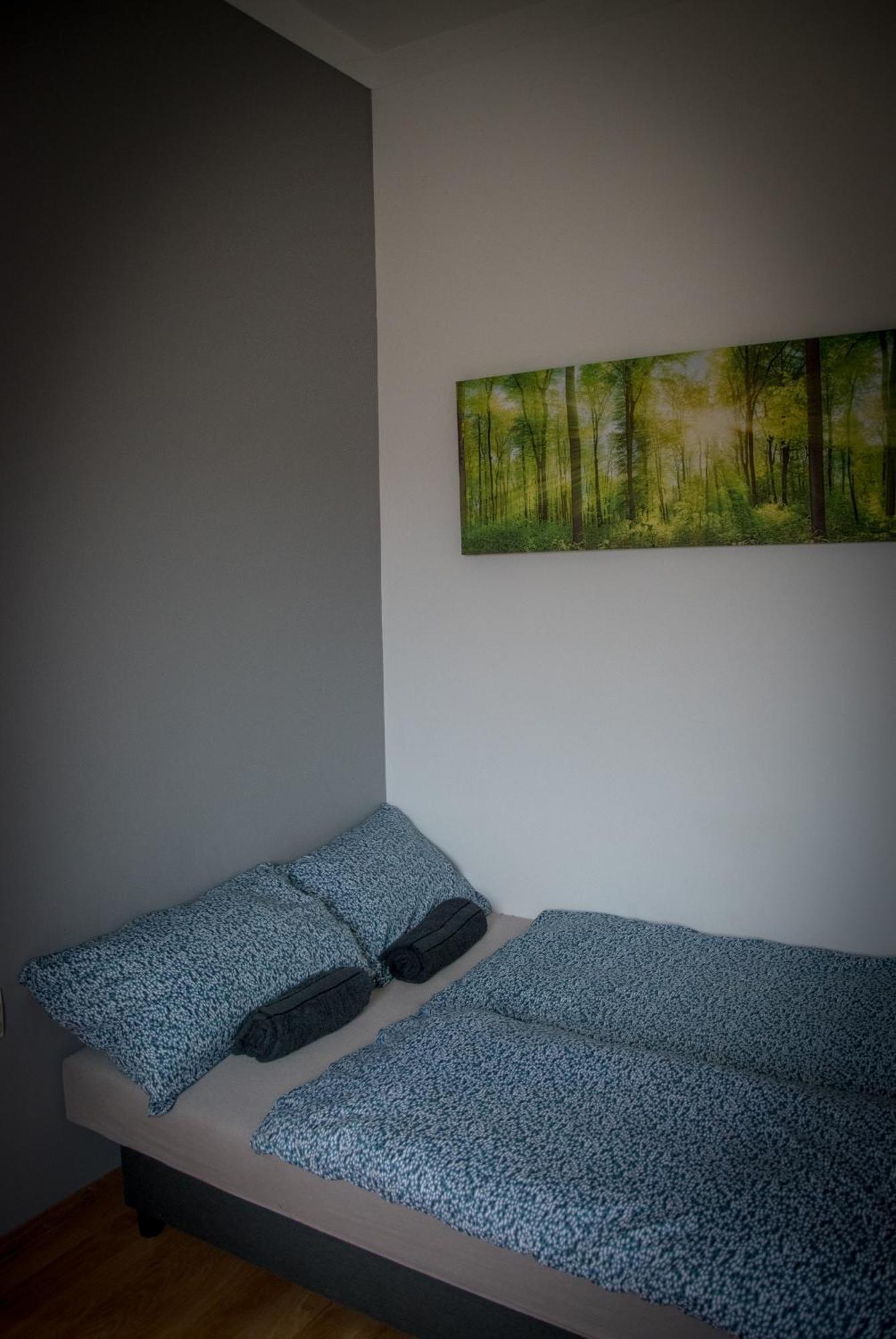 גיור Lovely Central Apartment With Free Parking, Koezponthoz Koezeli 3 Szobas Lakas מראה חיצוני תמונה
