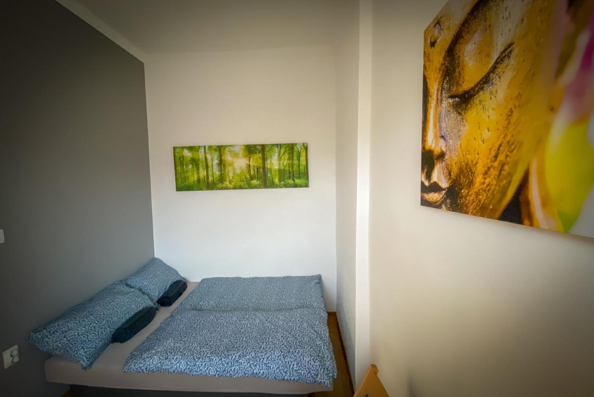 גיור Lovely Central Apartment With Free Parking, Koezponthoz Koezeli 3 Szobas Lakas מראה חיצוני תמונה