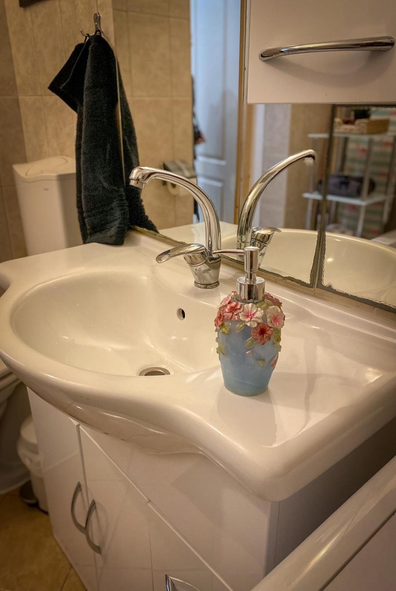 גיור Lovely Central Apartment With Free Parking, Koezponthoz Koezeli 3 Szobas Lakas מראה חיצוני תמונה