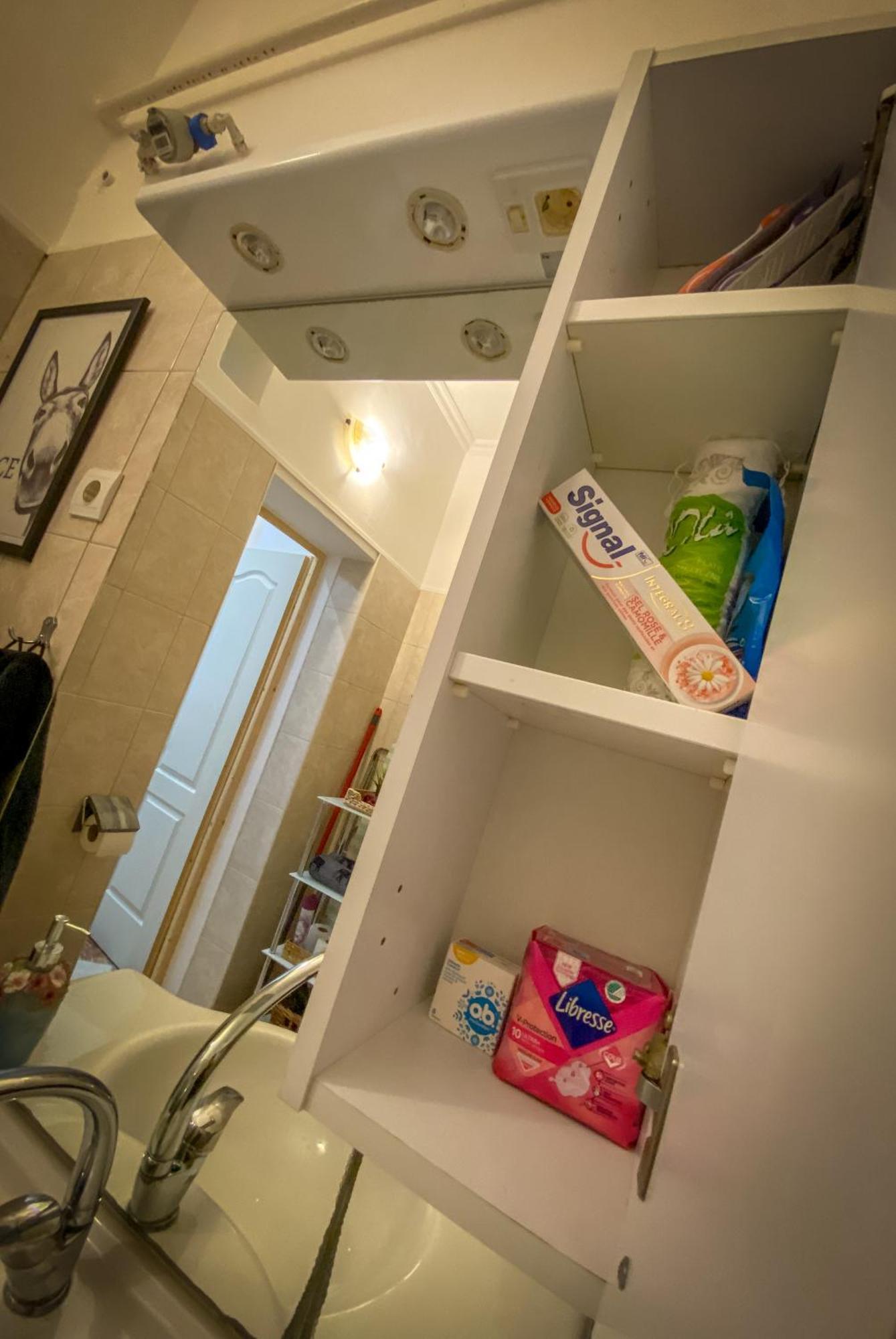 גיור Lovely Central Apartment With Free Parking, Koezponthoz Koezeli 3 Szobas Lakas מראה חיצוני תמונה